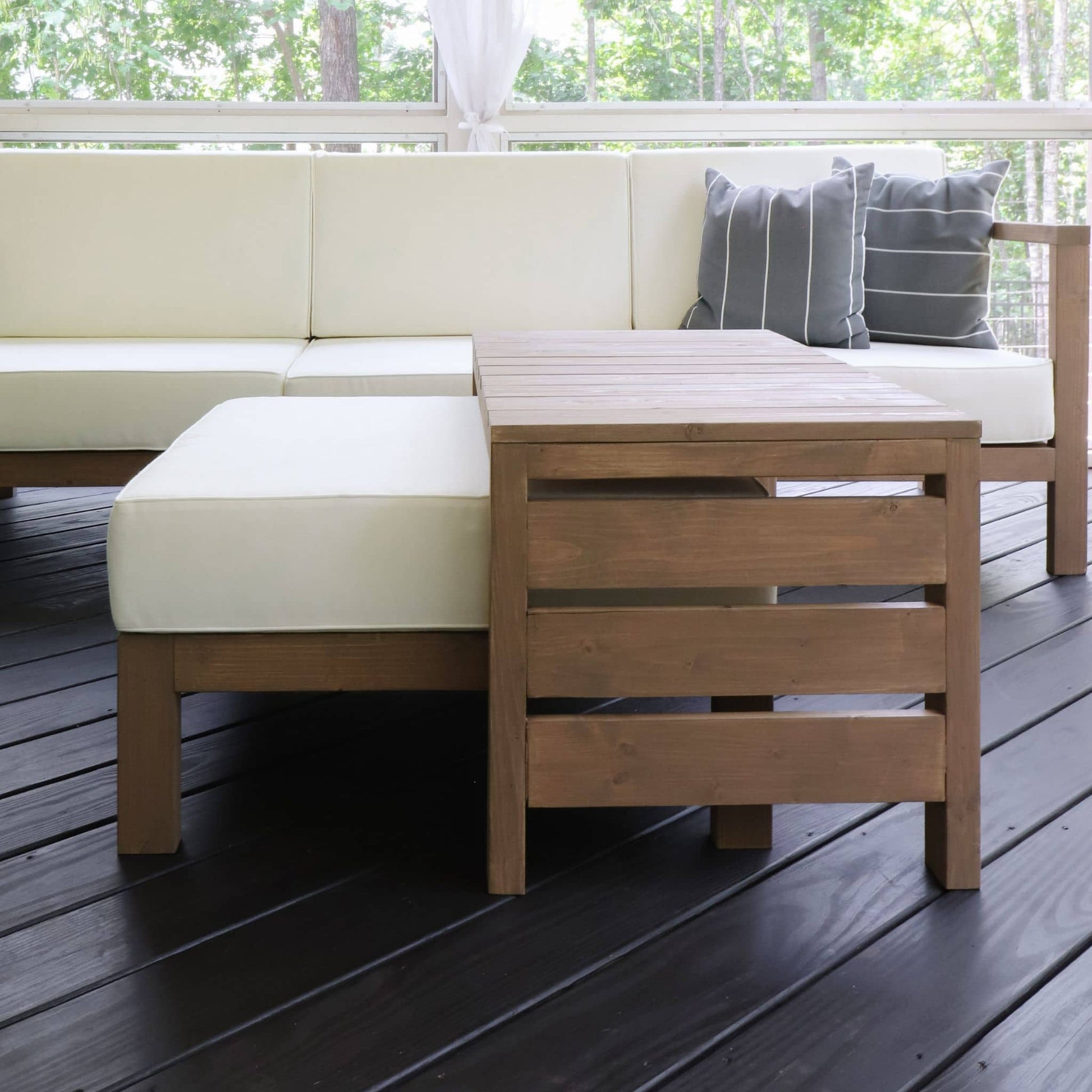 Outdoor Table on top of the modular sectional ottomon